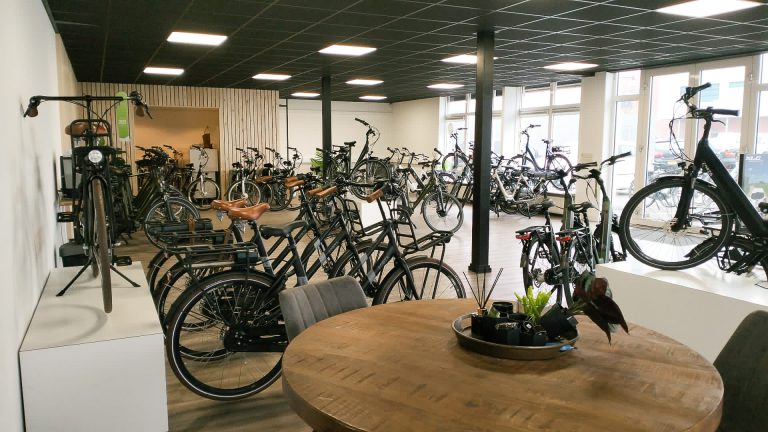 Feestelijke heropening elektrische fietsenwinkel Forza in Roden
